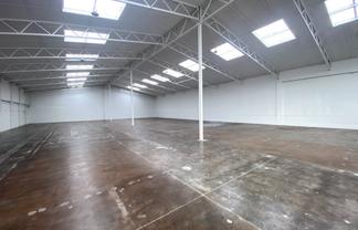 Heavy Industrial Warehouse w/ ample parking