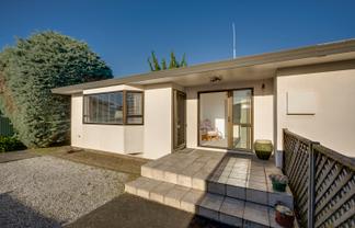 2/290 Kennedy Road, Onekawa