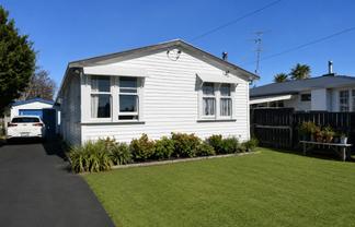 97 Broadway, Carterton
