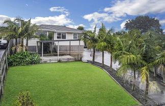 13 Barnfield Place, Glendene