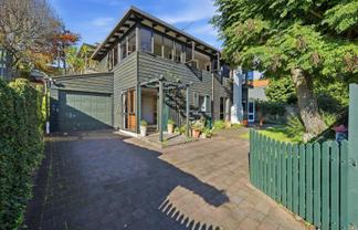 2/32 Albert Road, Devonport
