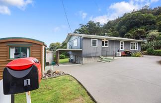 1 Strange Road, Waiomu