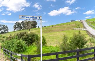 9 Lemonwood Rise, Puwera