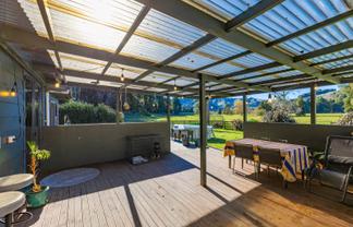 496 Waikaka Road, Matiere