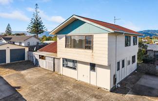 8 Arnold Grove, Paraparaumu Beach