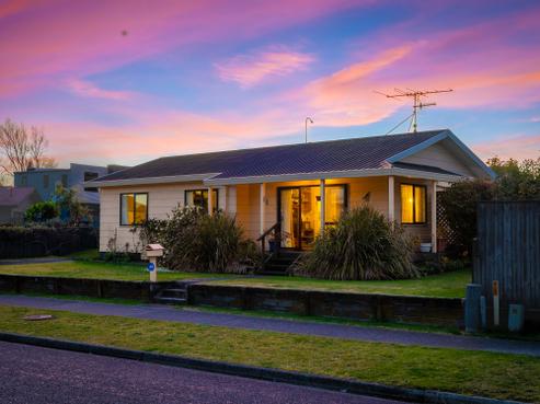 83 Queens Road, Waikanae Beach