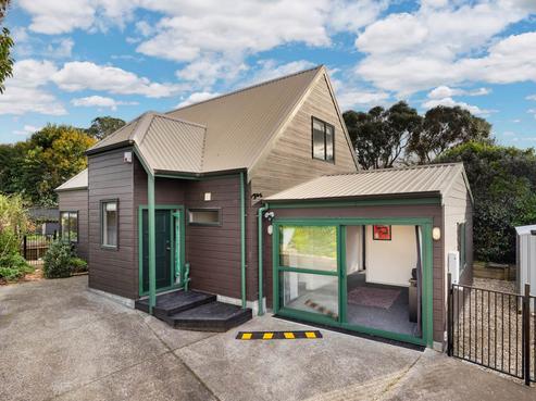 8 Higgs Road, Mount Wellington