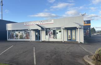 Main road retail/offices + storage