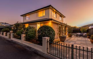 1 Cambria Gardens, The Wood