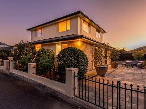 1 Cambria Gardens, The Wood