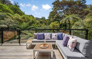 5 Lady Bell Grove, Lowry Bay