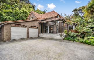 5 Lady Bell Grove, Lowry Bay