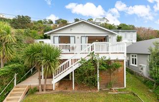 94 Eden Street, Island Bay