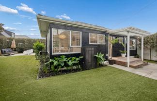 2/7 Hanlon Crescent, Devonport