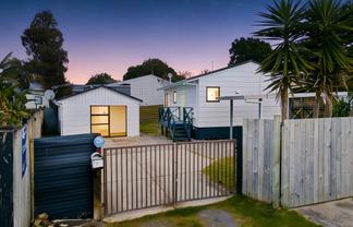2/9 Maplesden Drive, Clendon Park