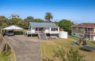 27 Pacific Parade, Army Bay