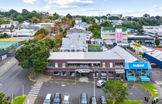 HIGH PROFILE NEWMARKET SHOWROOM
