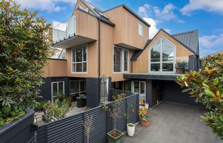 102A Esplanade, Sumner