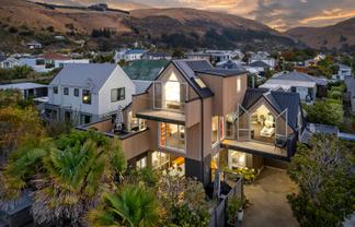 102A Esplanade, Sumner