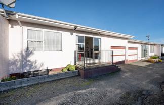 2/13 Derby Street, Stoke