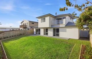 89 Solomon Street, Brookfield