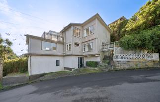 1 Hallewell Crescent, Johnsonville