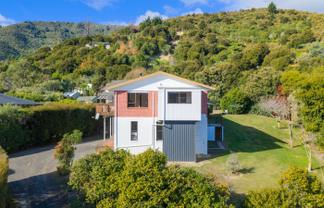 6 Moana View Road, Waikawa