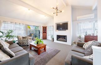 402 Park Road South, Akina