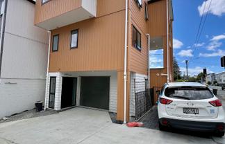1/2145 Great North Road, Avondale