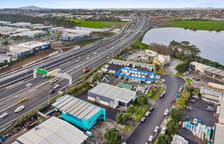 850 sqm Secure Yard!