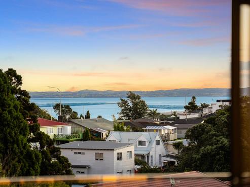 8/281C Hillsborough Road, Hillsborough