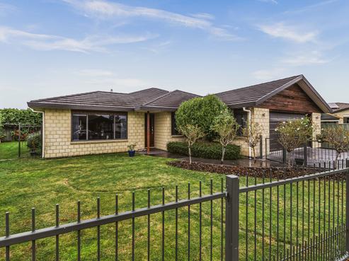 15 Delta Mews Place, Clive