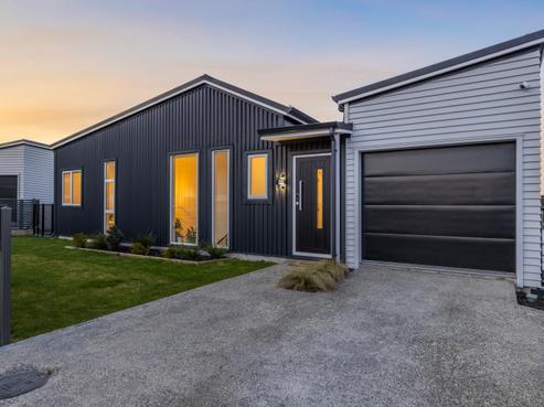 32 Hokioi Drive, Porirua