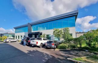 THESE SMALL OFFICES MOVE FAST
