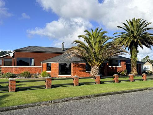 12 Keith Road, Paroa