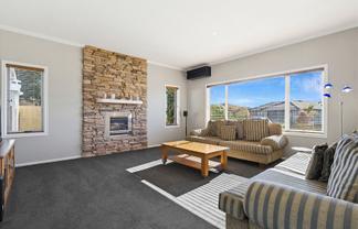 32 Alva Glen Place, Pyes Pa