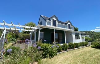 48 Pacific Parade, Army Bay