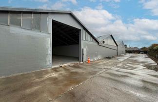 471sqm warehouse with yard