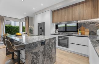 8 Ryanville Lane, St Heliers