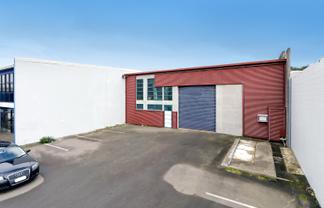 Modern Warehouse with 10 Carparks in Petone