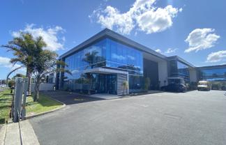 Outstanding road front office warehouse for lease