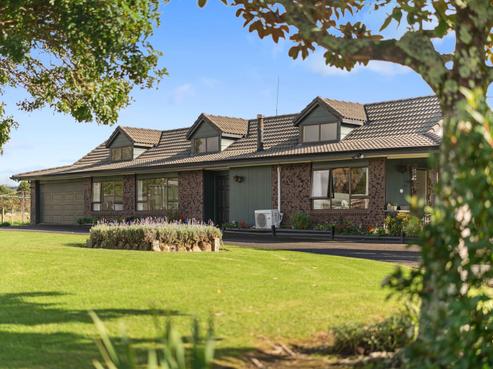 2 Bays Road, Orere Point