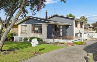 39 Nui Mana Place, Te Atatu South