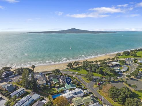 2 Seabreeze Road, Narrow Neck