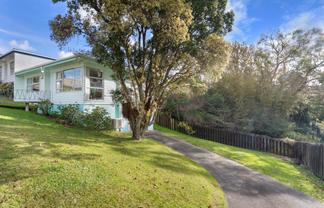 39C Kaipatiki Road (also known as 39C Emirau Place), Glenfield