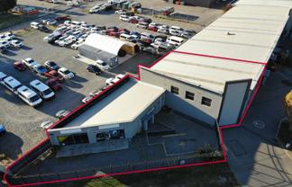 Office, showroom and warehouse in prime location