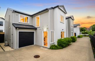 17C Holland Avenue, Point England