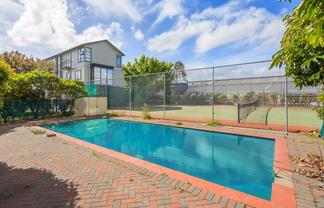 4D/10 Crown Lynn Place, New Lynn