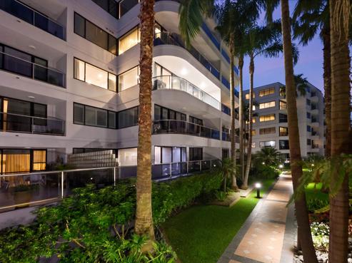 2/171C Hurstmere Road, Takapuna