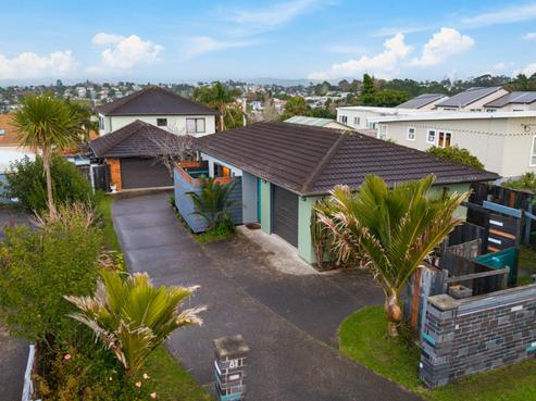 81 Royal Road, Massey